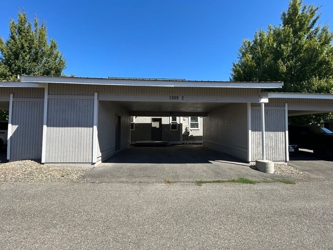 Building Photo - 1308 N Brooklane St Unit 2