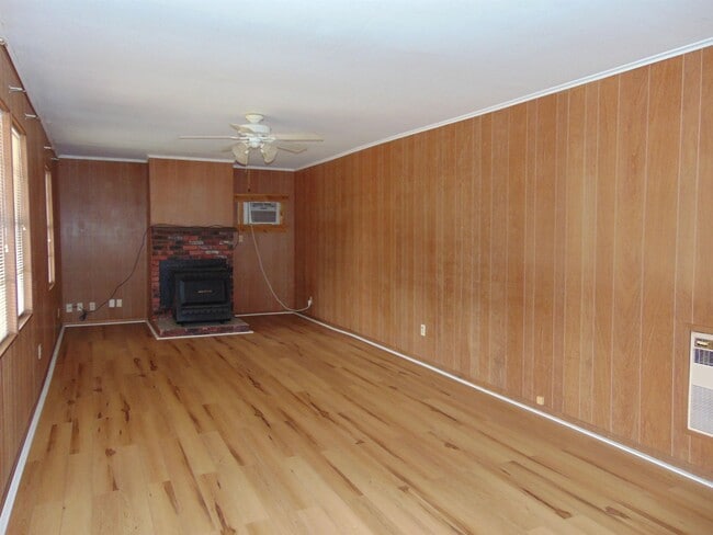Photo - 118 E Pine Dr