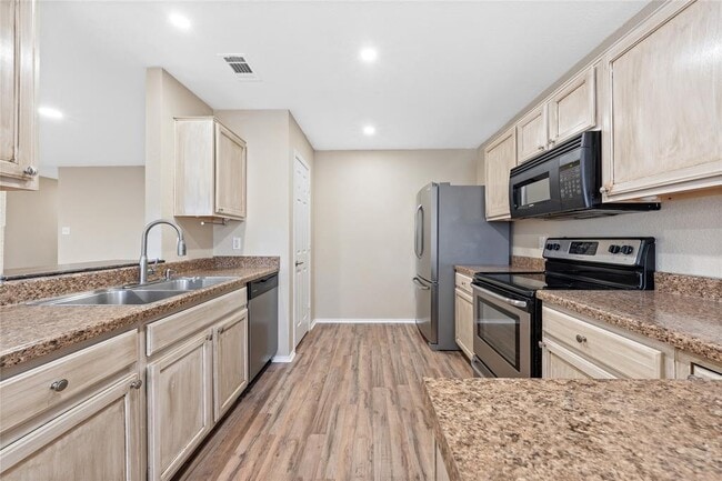 Photo - 210 Mesquite Cir
