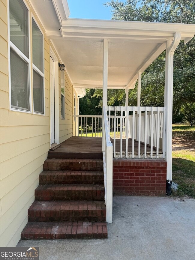 Photo - 400 Tunis Rd