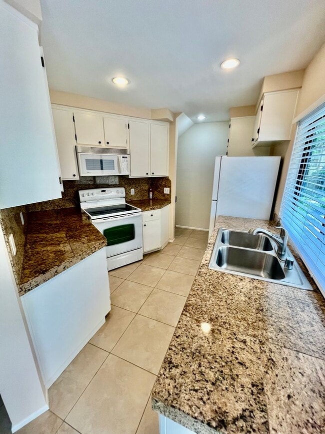 Photo - Beautiful 2bd/2bath townhome in La Jolla Community. Large patio.  Laundry and garage