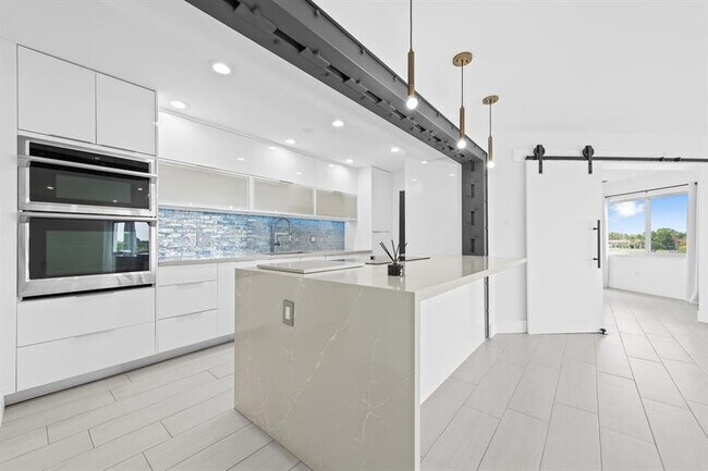 Photo - 877 NE 195th St Unidad 422