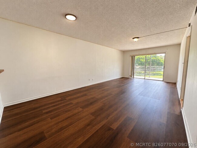 613 S State Rd 7 Unit 2F
