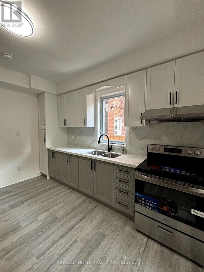 Photo - 262 Clinton St