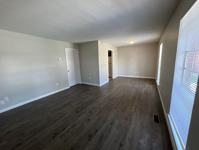 Photo - 1080 Wallace Rd Unit B8