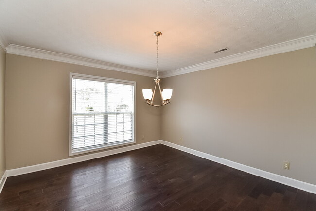 Photo - 2091 Samantha Cir S W