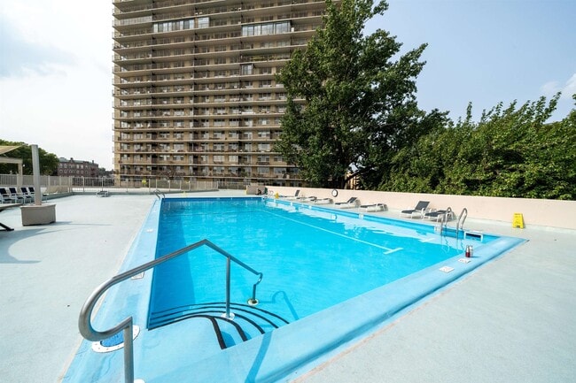 Building Photo - 6040 JFK Blvd E Unit 30B