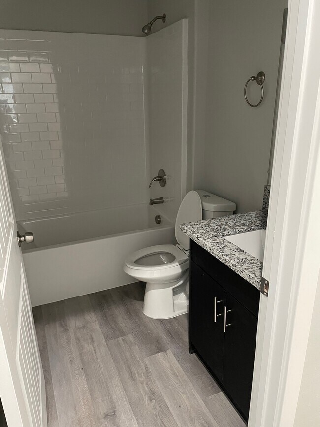 Photo - 1410 Star Rd Unit 4