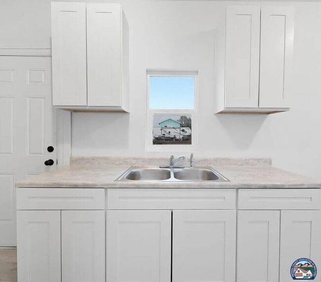 Photo - 874 W Pico Ave