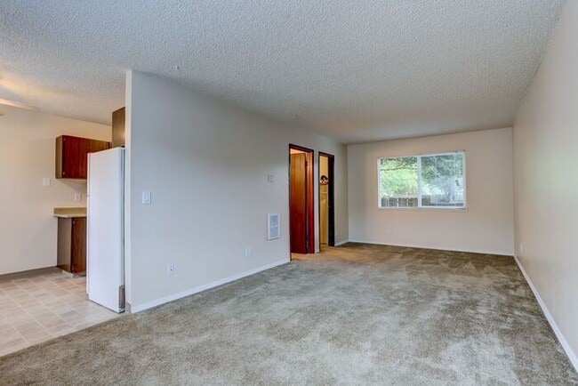 Building Photo - Cozy, Yet Spacious Upper Studio Apartment!!