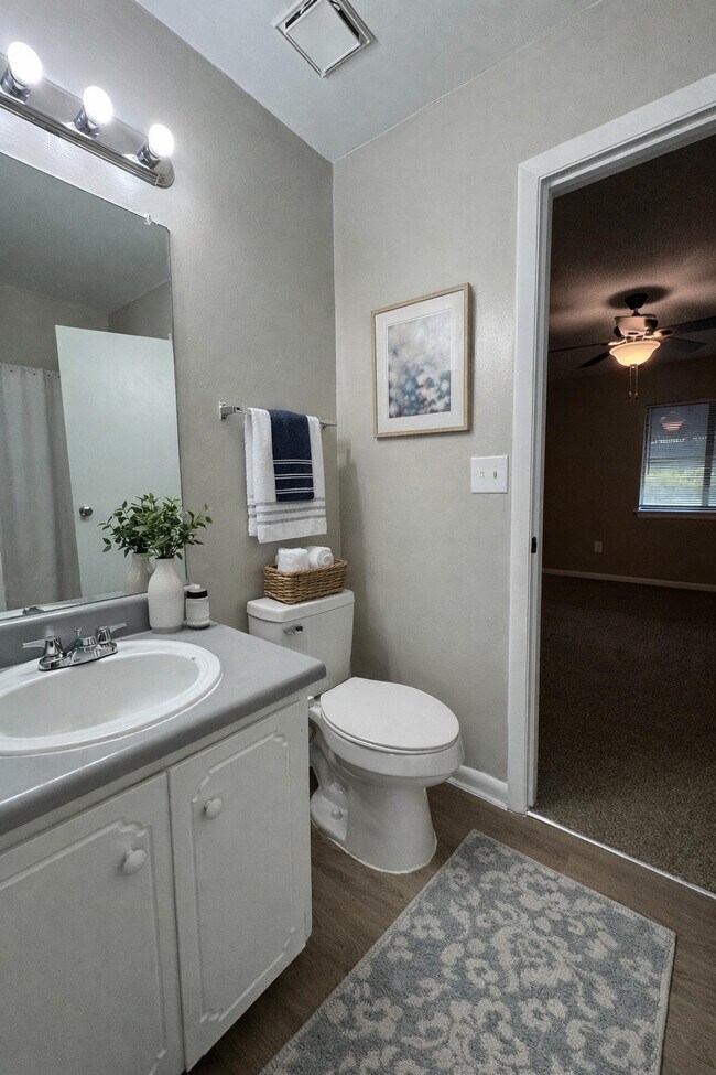 Photo - Oakview Place