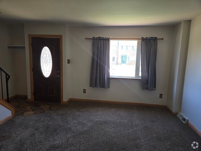 Building Photo - 416 S St George St Rental
