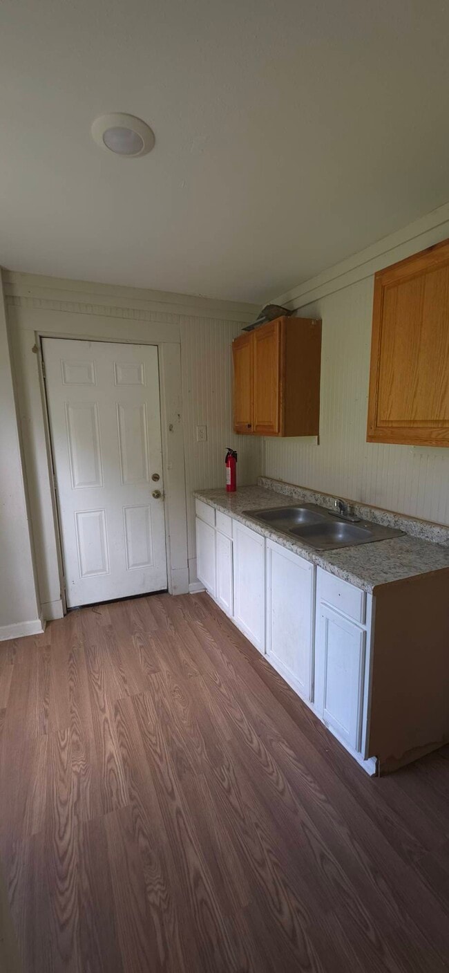 Photo - 1717 Sora St