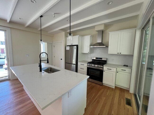 Building Photo - 65 Cameron St Unit 1