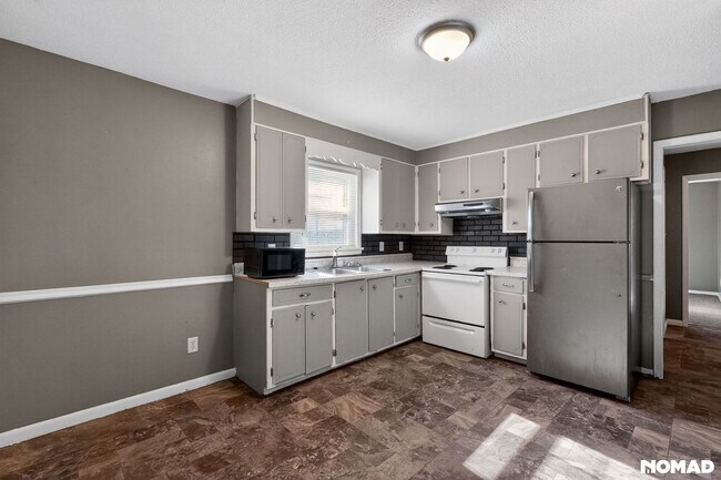 Photo - 1544 31st St Ct SE