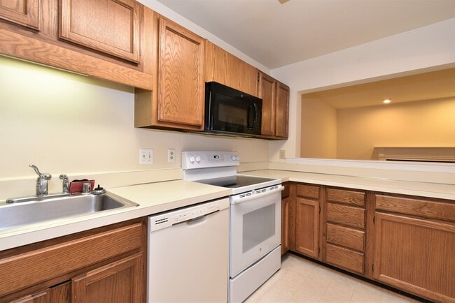 Photo - Big and Beautiful 2 Bedroom, 2 Full Bathroom, North Bethesda Condo!