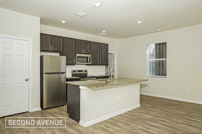 Photo - 4737 Manila Ave