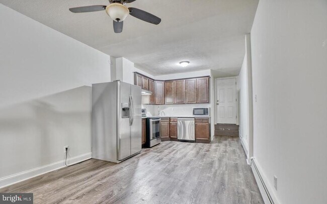 Photo - 204 N Port St Townhome