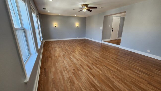 Photo - 6111 N Washtenaw Ave Unidad 3