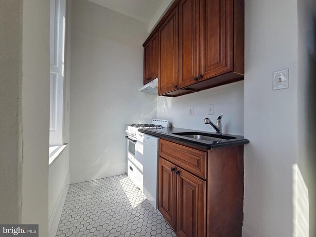 Photo - 348 Green Ln