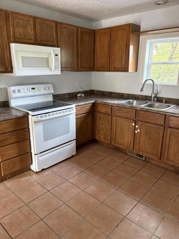 Photo - 703 W 5th St