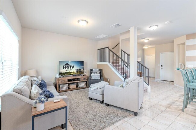 Photo - 516 E Slaughter Ln