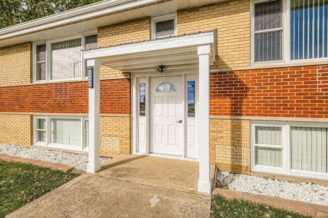 Photo - 24430-24438 W Eames St