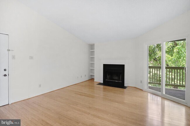 Photo - 1535 Lincoln Way Unidad 301