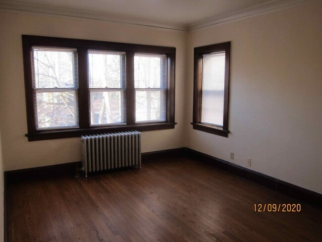 Photo - Available July or August 2026 Gorgeous 1-bedroom apartment in Shorewood with Free Heat Unit 08