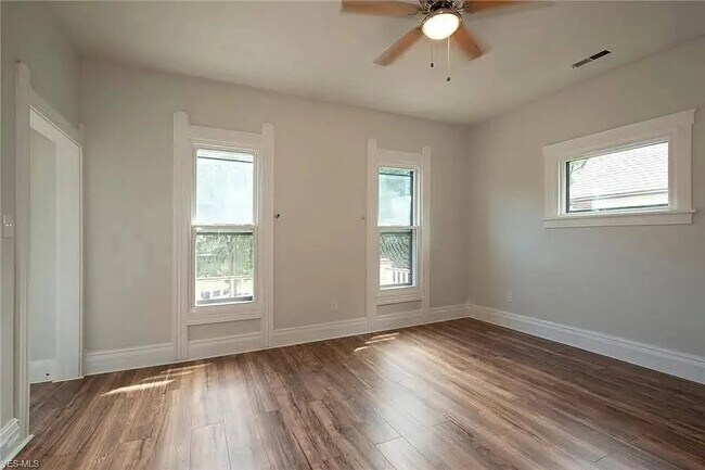 Photo - 3204 Archwood Ave Unidad Up