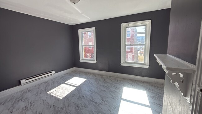 Building Photo - 2031 W Oxford St Rental