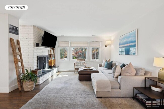 Photo - 11 N Valley Rd