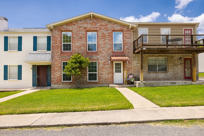 Photo - 1940 Leslie Dr