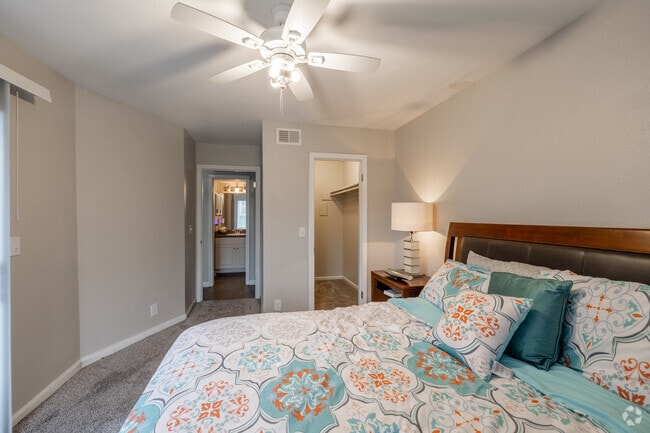 1BR, 1BA - 800SF - Bedroom