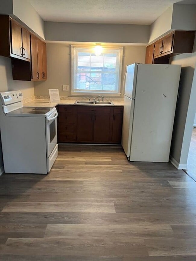 Building Photo - 2160 Winterberry Dr Unit A