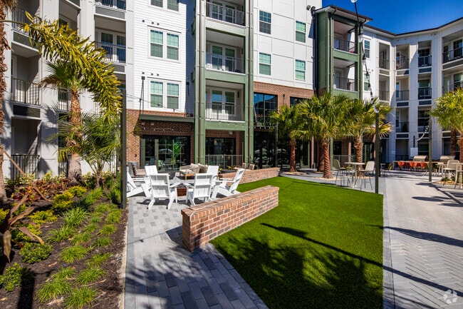 Outside seating - 8733 Rooks Park Cir Tampa, FL 33619 - Camden Brandon