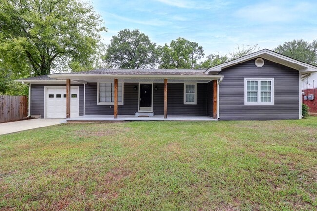 Building Photo - 3 Bedroom 1 Bath House in Wake Village, TX!