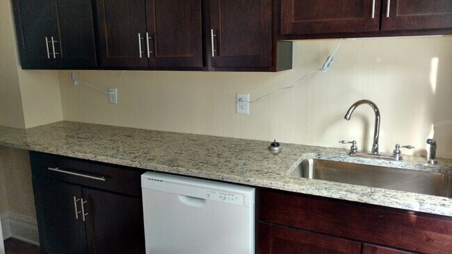 Photo - 720 S Burdick St