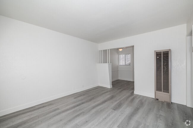 1BR, 1BA - 500SF - Living Room