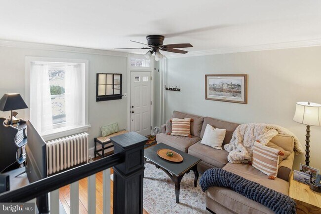 Photo - 405 Leverington Ave