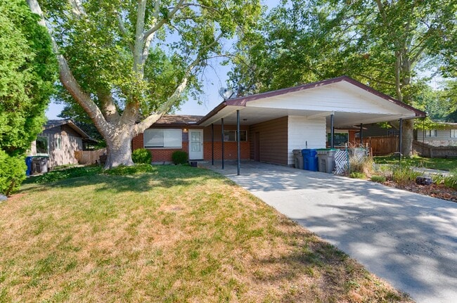 Photo - Boise, Duplex, 2Bd/1Bth/CP, 1015Sqft, Dishwasher, Washer and Dryer Hook up, Fenced