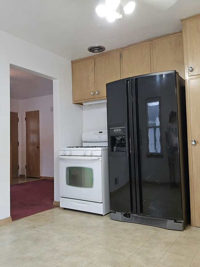 1114 W 9th St