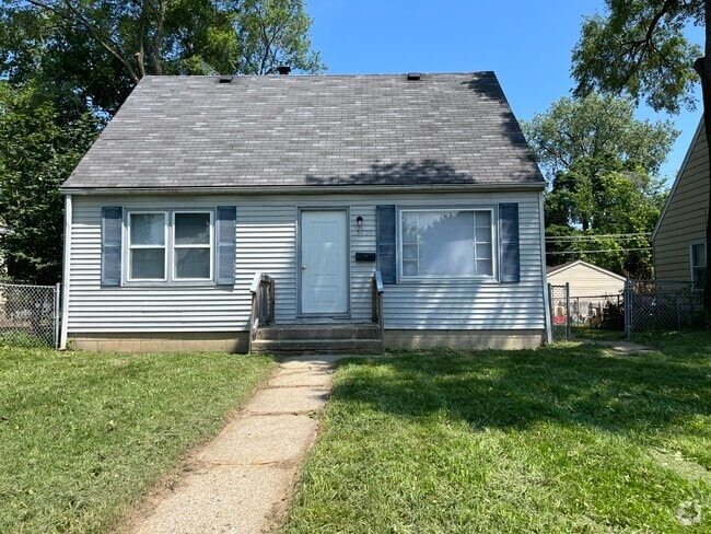 Building Photo - 5700 N 60th St Rental