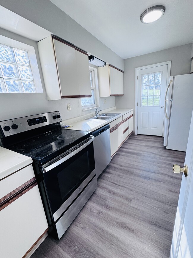 Photo - 1220 Colonial Ln