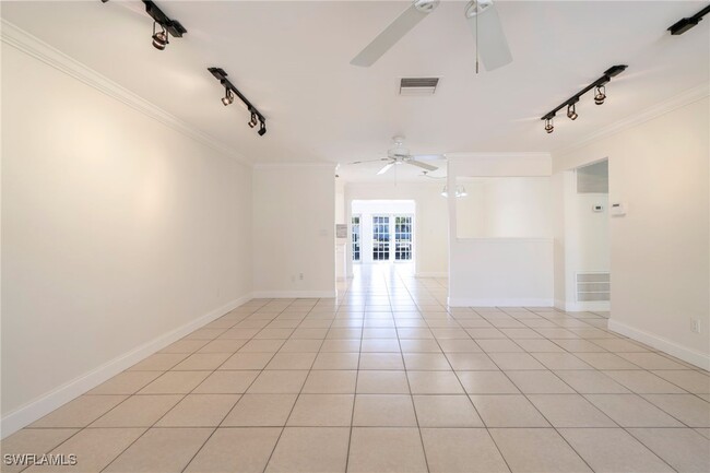 Photo - 4916 Viceroy St