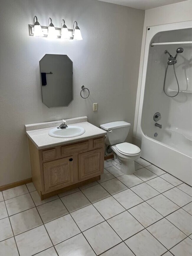 Photo - 608 Main St Unit 4