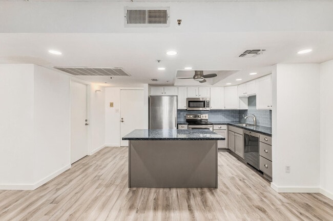 Photo - 7950 E Camelback Rd Unit 305