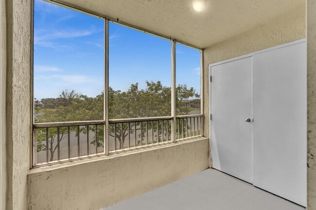 Photo - 2850 N Oakland Forest Dr