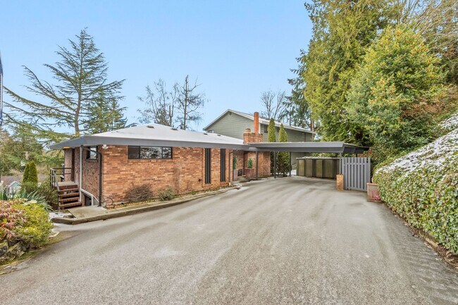 Photo - 4Bd/2Ba Lake Forest Park Home