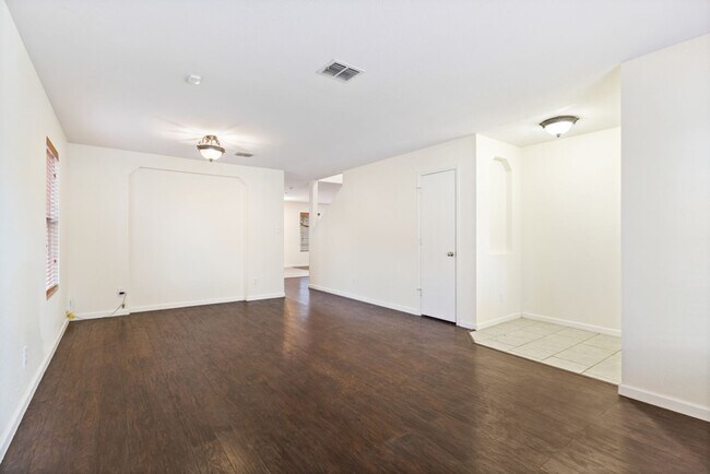 Photo - 4 bedroom/2.5 Bath Retama Springs Subdivision